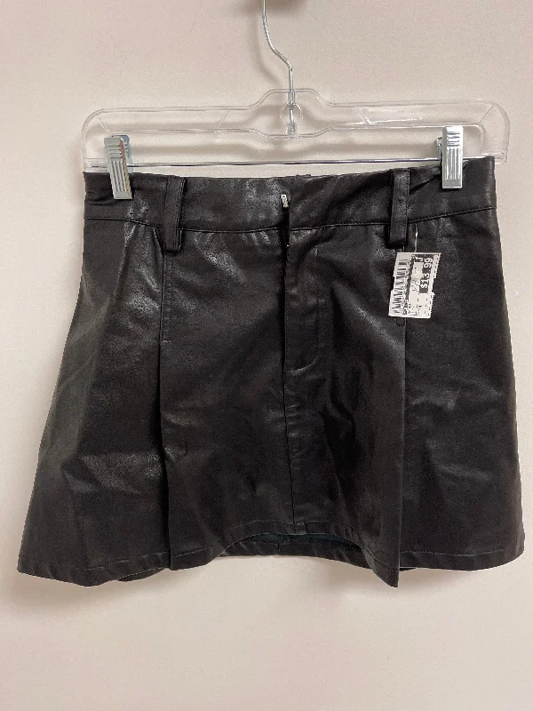 Skort By Le Lis In Black, Size: 4